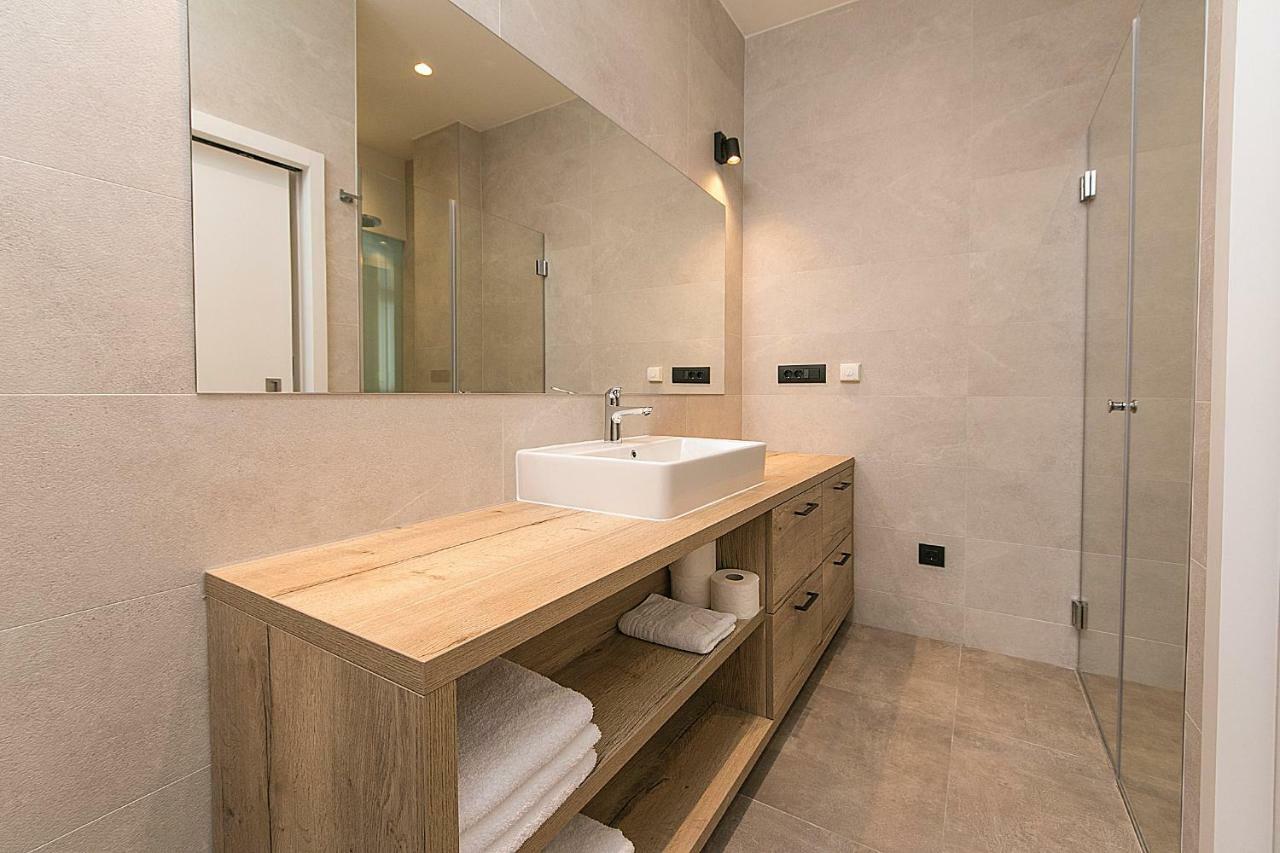 Apartments Juric Брела Екстер'єр фото