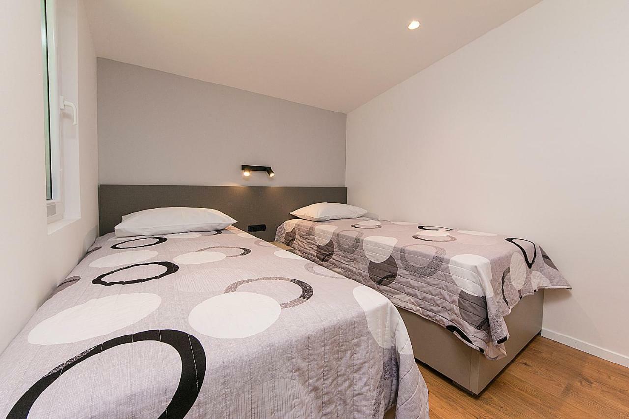 Apartments Juric Брела Екстер'єр фото